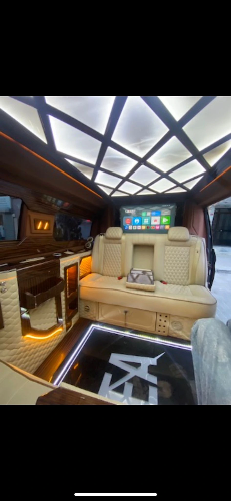 Mercedes Vito VIP havalimanı transfer aracı iç mekan - İstanbul 8 yolcu konforlu koltuk